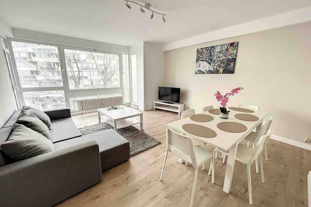 Geheel appartement, Tirou 3 station and airport center in Charleroi, Henegouwen