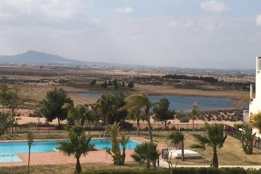 Entire apartment, Luxury 2 bed apartment on 5 star Jack Nicklaus golf course and family resort. in Condado de Alhama, Alhama de Murcia