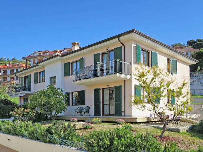 Ferienwohnung für 6 Personen, mit Balkon und Garten in Costarainera