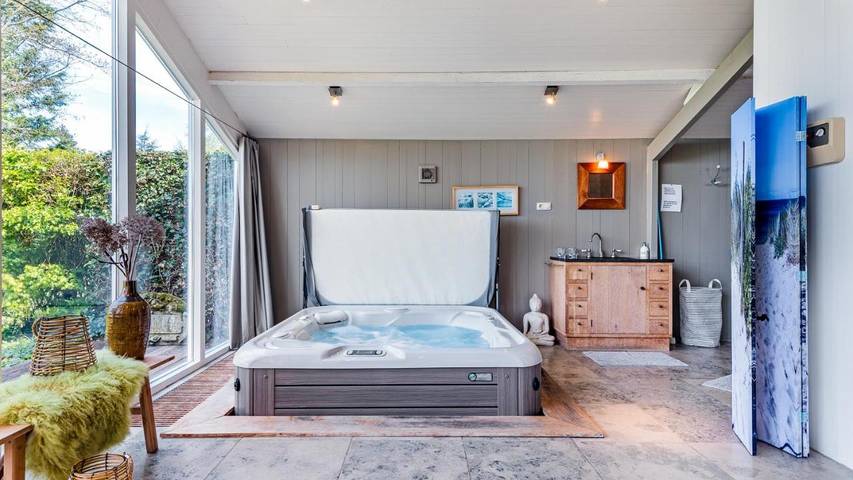 Ferienhaus für 6 Personen, mit Whirlpool und Terrasse sowie Garten und Sauna in Bergen (Nordholland)