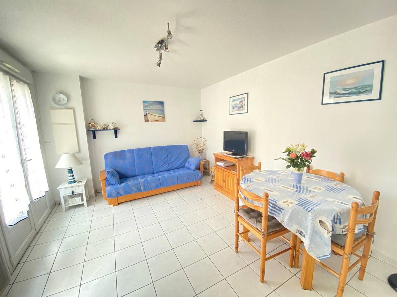 Cozy 2-Br House with Pool, 150m from the Beach - Private Garden, Parking in Bretignolles-sur-Mer, Loire Valley