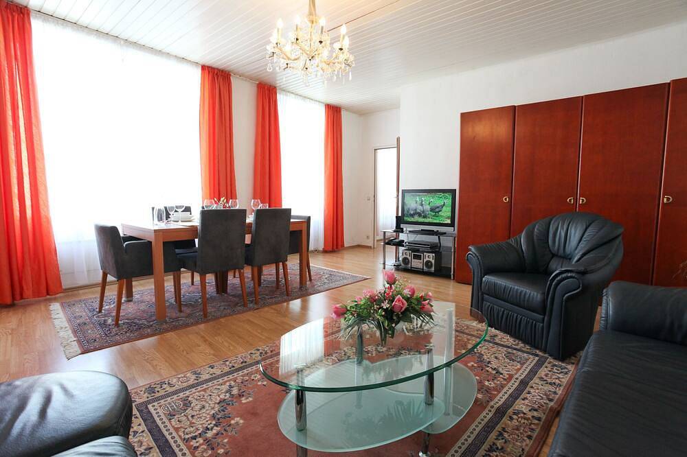 Ganze Wohnung, Komfortables Apartment mit zwei Schlafzimmern bei Belvedere in Wien, Wienerwald