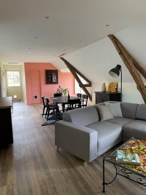 Gîte pour 4 personnes, avec Terrasse à Coust