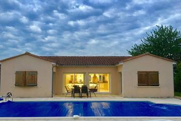 Location de vacances pour 6 personnes, avec jardin dans Saint-Privat-en-Périgord