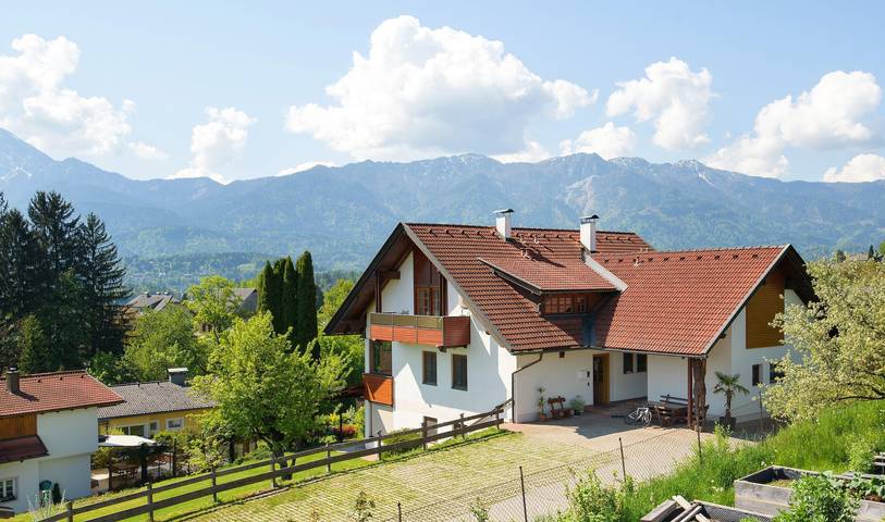 Ferienwohnung für 6 Personen, mit Balkon und Garten sowie Pool und Seeblick am Faaker See - 2