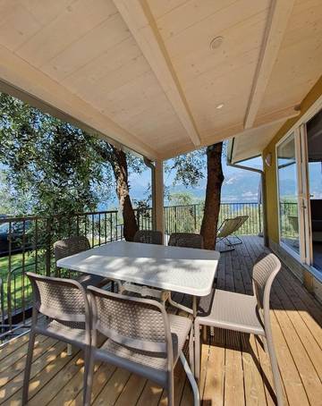 Camping pour 5 personnes, avec jardin, animaux acceptés sur le Lac de Garde