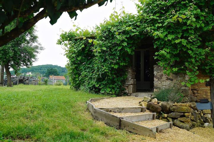 Gîte pour 2 personnes, avec jardin ainsi que terrasse et piscine, animaux acceptés à Siorac-en-Périgord
