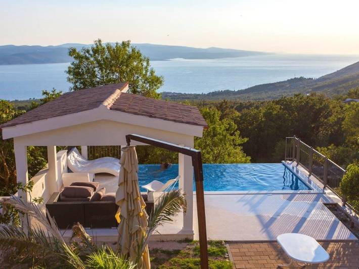 Ferienhaus für 6 Personen, mit Pool und Balkon