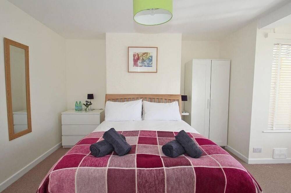 Seagrass, pet friendly, country holiday cottage in Newquay in Crantock, Cornwall