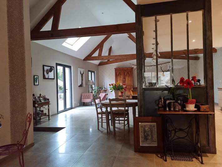 Location de vacances pour 2 personnes, avec piscine et terrasse ainsi que vue et jardin à La Suze-sur-Sarthe - 4