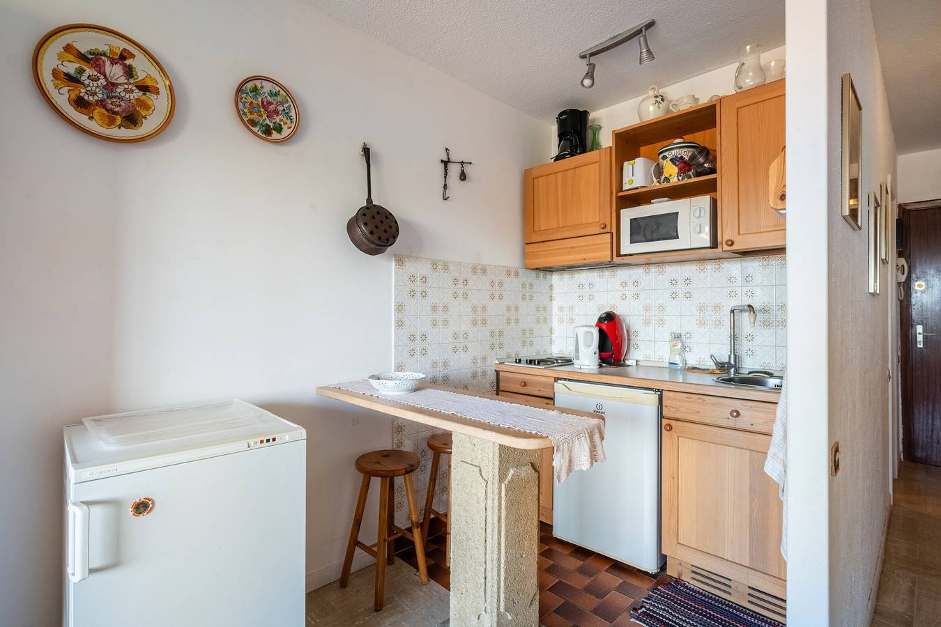 Appartement entier, Appartement 'Pretty Flat in The Sun' avec vue sur la montagne, piscine partagée et climatisation in Mandelieu-la-Napoule, Massif de l'Esterel