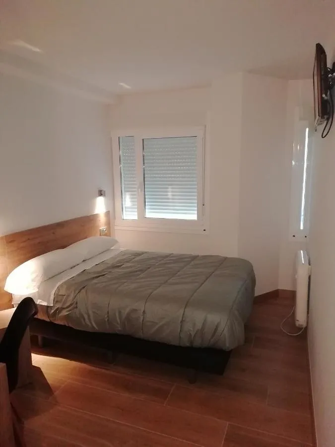 Hotel para 3 personas, con terraza y vistas - 1