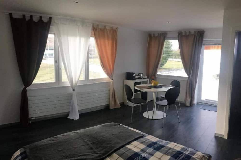 Entire apartment, Le Gueravet in Grolley, Three-Lakes