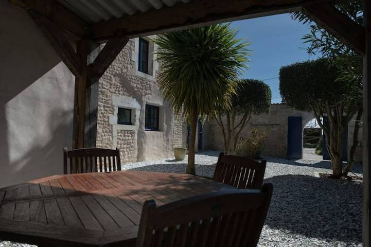 Gîte pour 9 personnes, avec terrasse et jardin