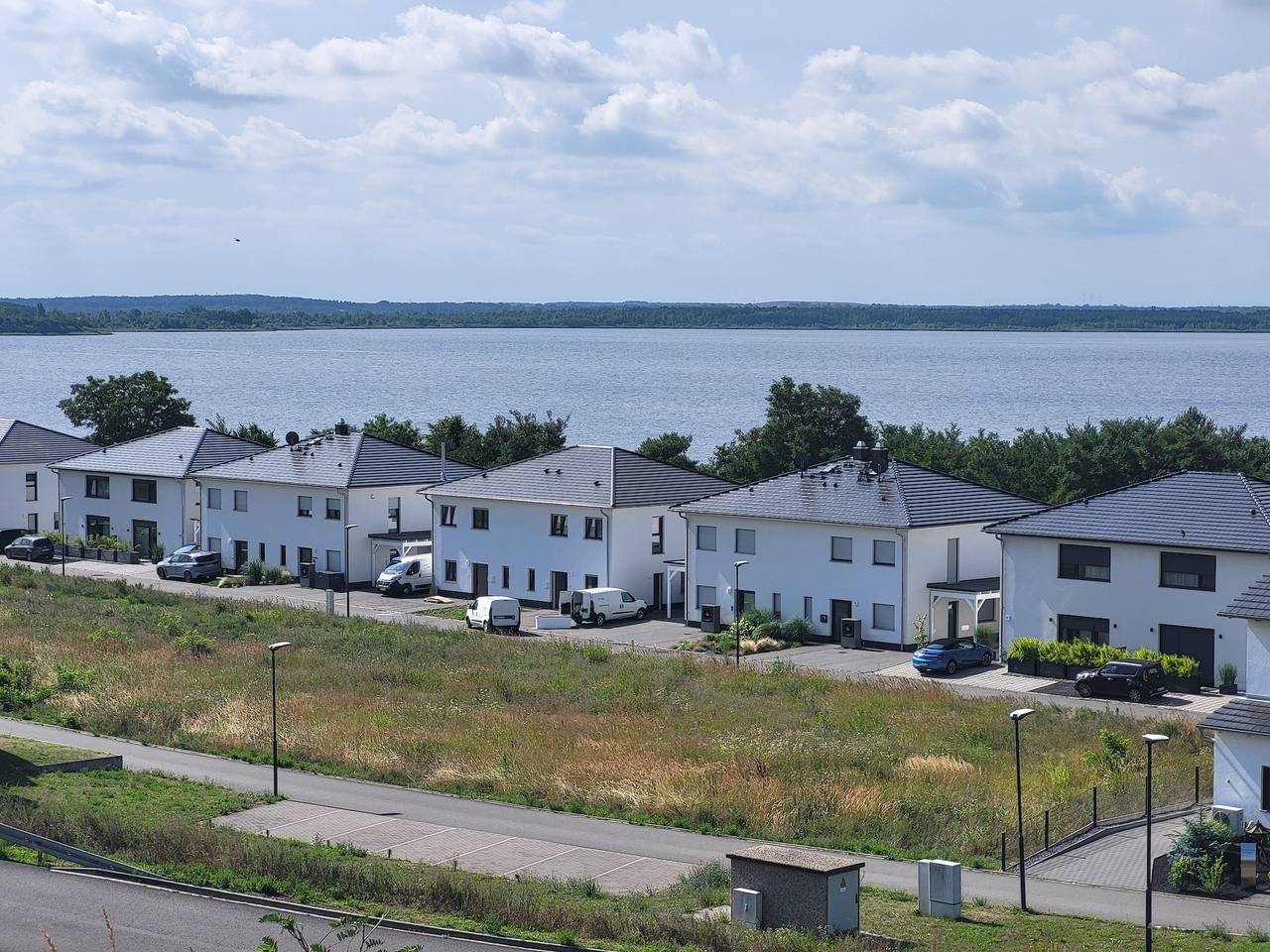 Ferienhaus 'Schlossterrassen 8b' mit Seeblick, privater Terrasse und Wlan in Pouch, Muldestausee