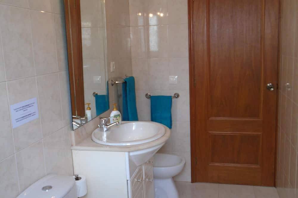 Casa Nuno e Lorena - Ideal location and privacy. in São Miguel Island, Ponta Delgada