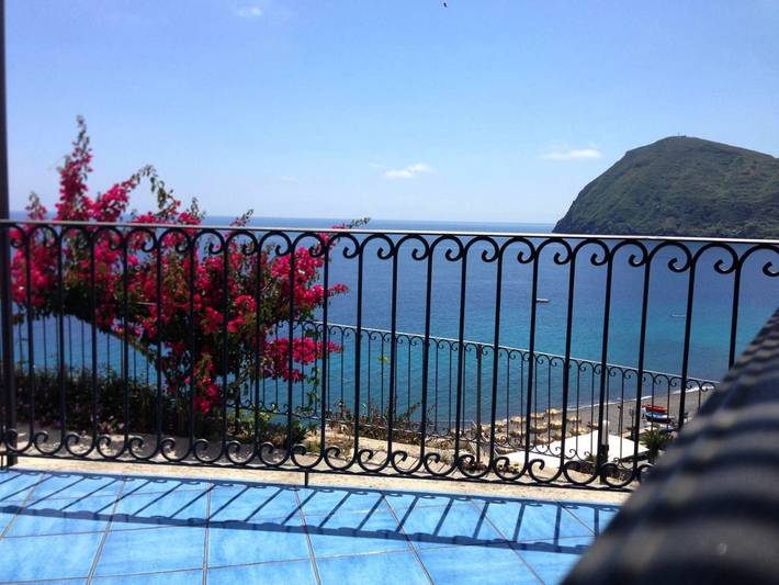 Location de vacances pour 2 personnes, avec vue et jardin, animaux acceptés à Lipari - 2