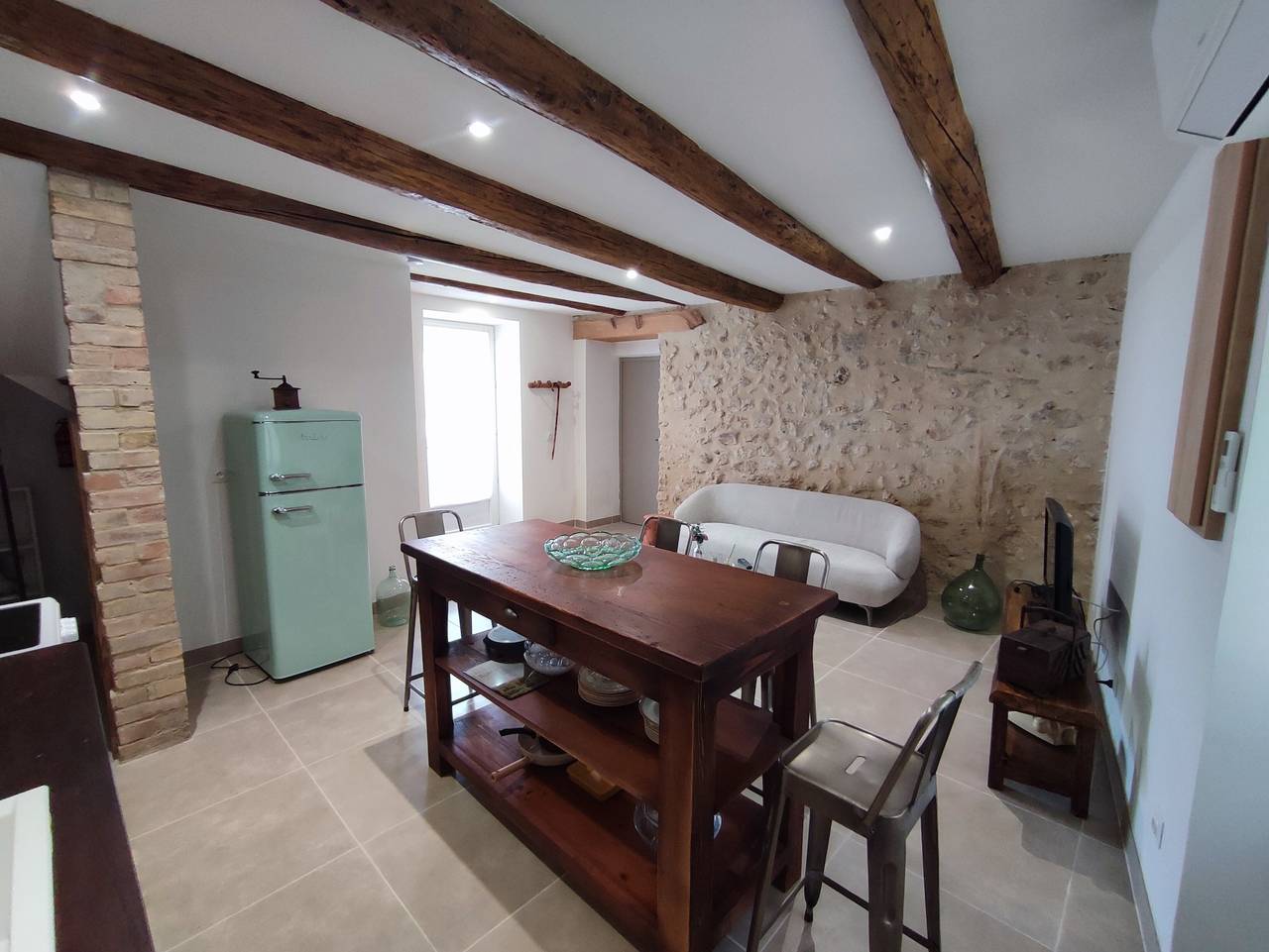 „Chez Mamé“ mit Gemeinschaftspool, Wlan und Klimaanlage in Saint-Victor-la-Coste, Nimes und Umgebung