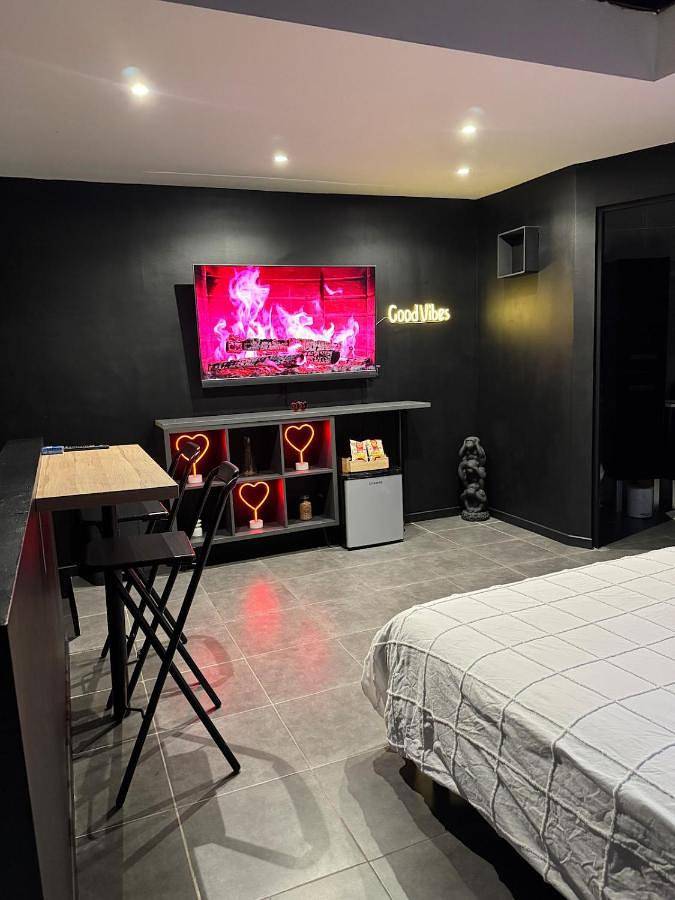 Appartement entier, Romantic suite with hot tub in Hettange-Grande, Moselle