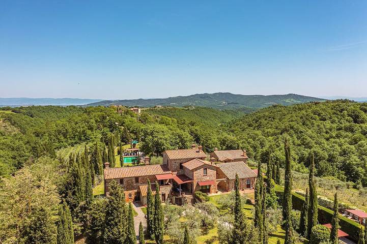 Villa Baiocco Umbrian Farmhouse Private Heated Pool Walking distance to town in Città della Pieve, Perugia Province