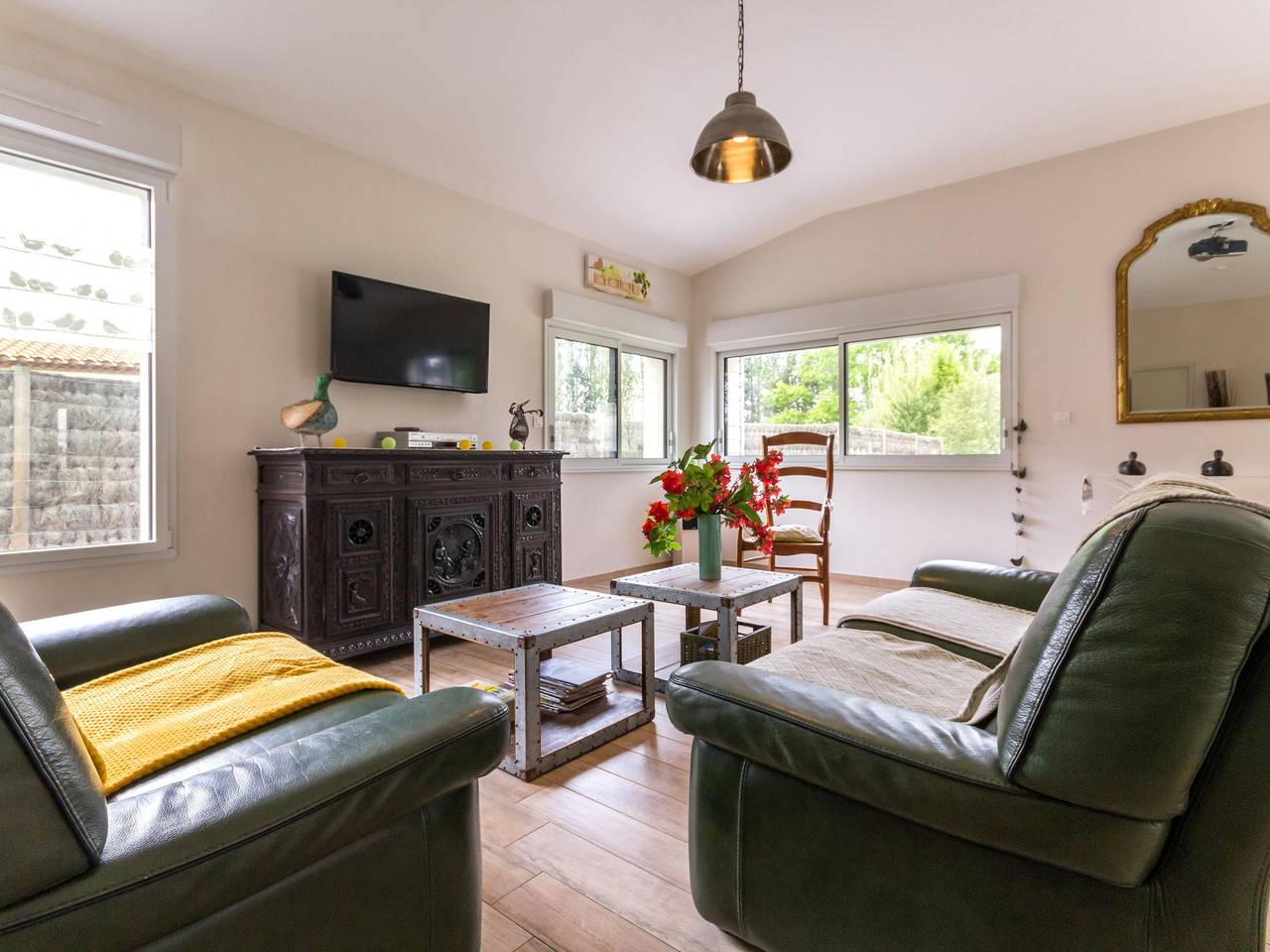 Cozy Cottage Amidst Nature with Garden, Terraces, and Lake Proximity in Saint-Philbert-de-Grand-Lieu, Nantes region