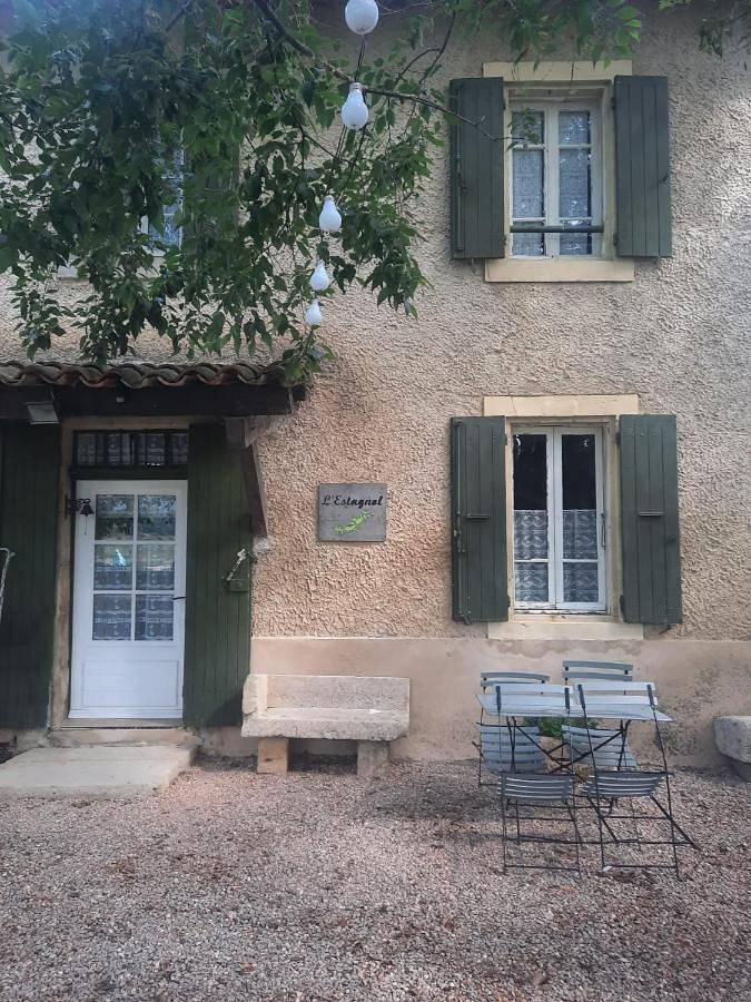 Chambre d’hôte pour 2 personnes, avec piscine et jardin ainsi que vue et terrasse