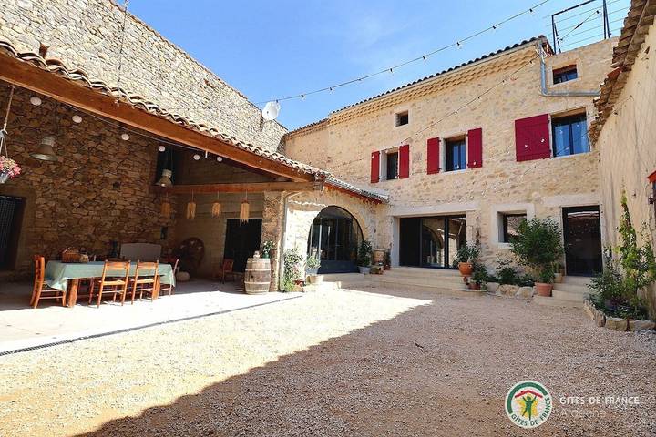 Chambre d’hôte pour 3 personnes, avec jardin à Saint-Remèze