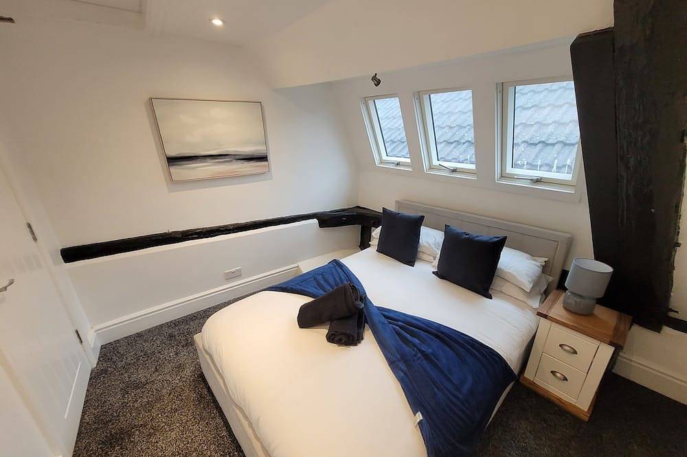 Ganze Wohnung, Wallgate Apartment B- A cosy Grade Ii listed apartment with Roman wall in garden in Colchester, Essex