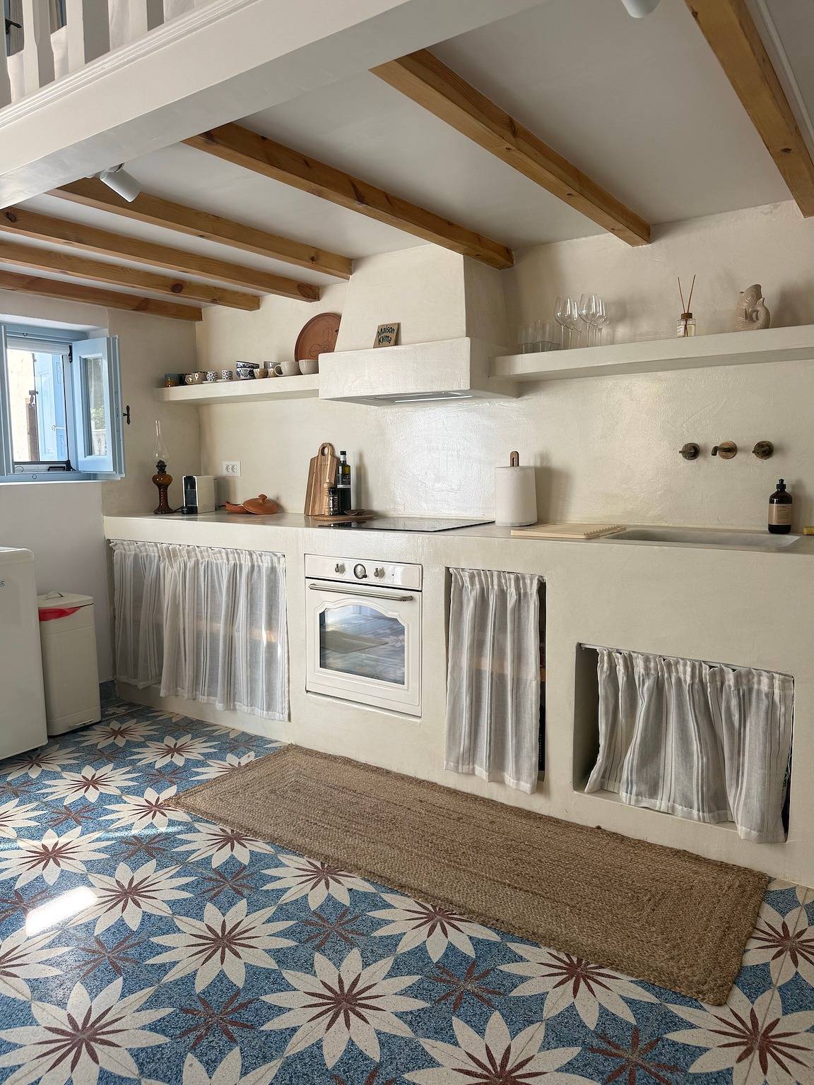 Maison Pnoé, casa vacanze luminosa ad Arkasa con terrazza panoramica in Scarpanto