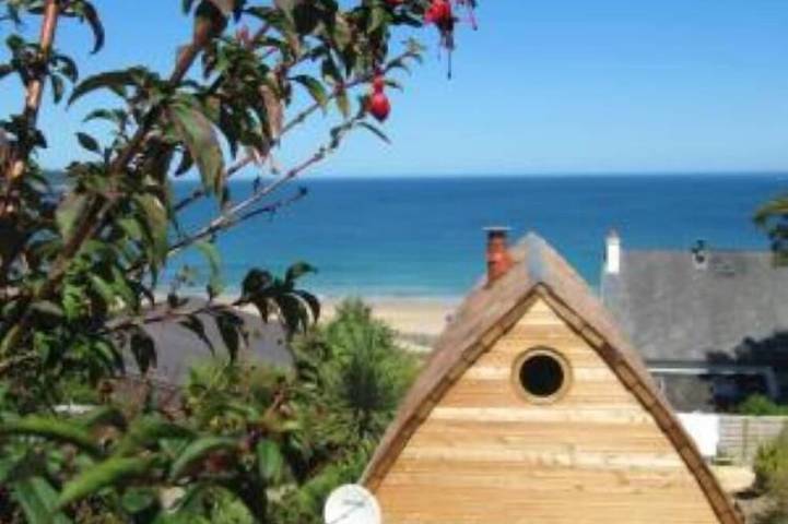 Pieds dans l'eau, maison en bois avec terrasse, vue mer imprenable. in Locquirec, Ceinture Dorée