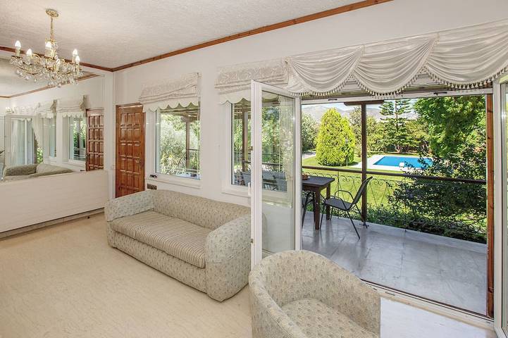 Private villa w/ large pool, walking distance from beach, near Athens in East coast of the Attika region
