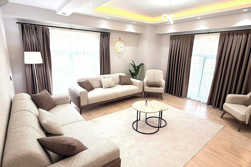 Appartement entier, 2-bedroom apartment 10 Mins to İstanbul Airport with AC in vibrant İstanbul in Arnavutköy