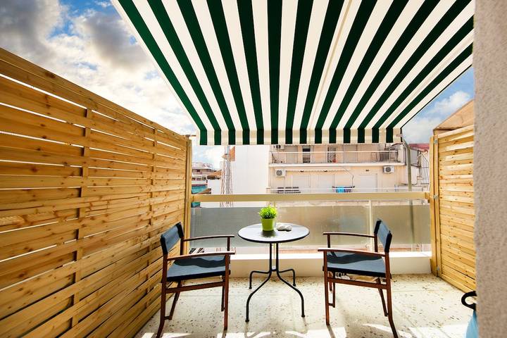 Entire apartment, -Startupper's Pad in real Athenian nei in Central Section of Athens, Athens