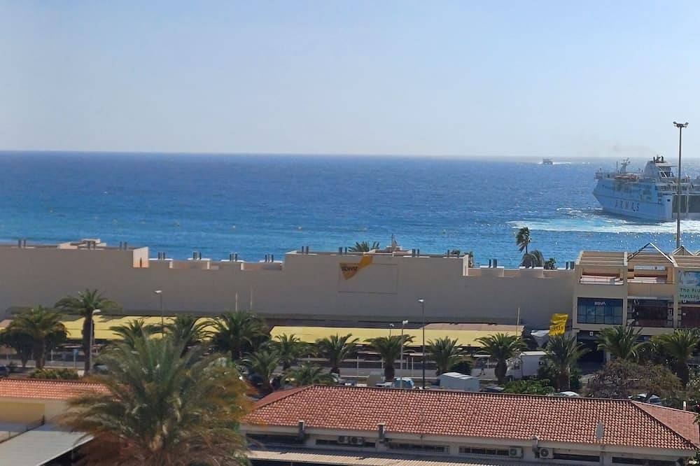 Ganze Wohnung, Wunderschönes Apartment direkt am Meer in Los Cristianos in Los Cristianos, Arona