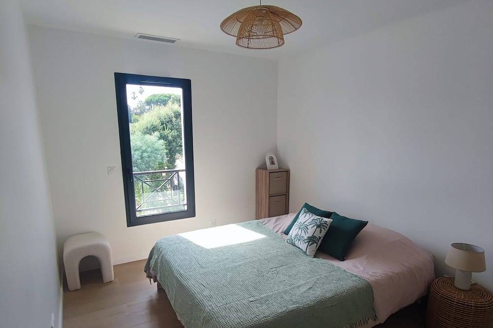Luxury villa with pool & jacuzzi 20' from Cannes in La Roquette-sur-Siagne, Cannes regio