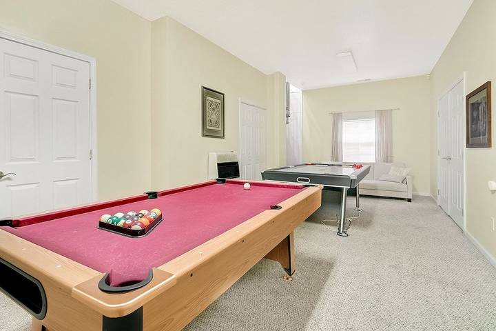 Log cabin for 12 people, with hot tub and terrace in Fontana Lake