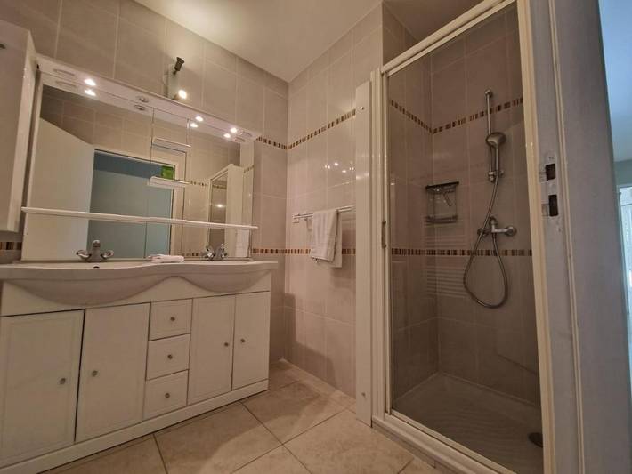 Location de vacances pour 6 personnes, avec jardin et terrasse ainsi que piscine et vue à Les Arcs (Var) - 3