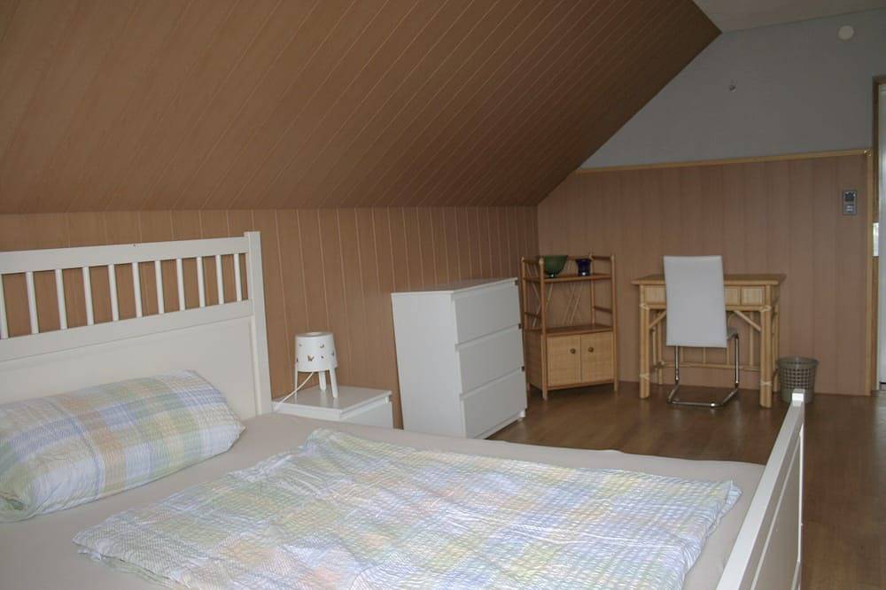 Geheel appartement, Appartement Rooming Green met uitzicht op het meer vanaf het balkon in Salzkammergut Mountains, Weyregg am Attersee