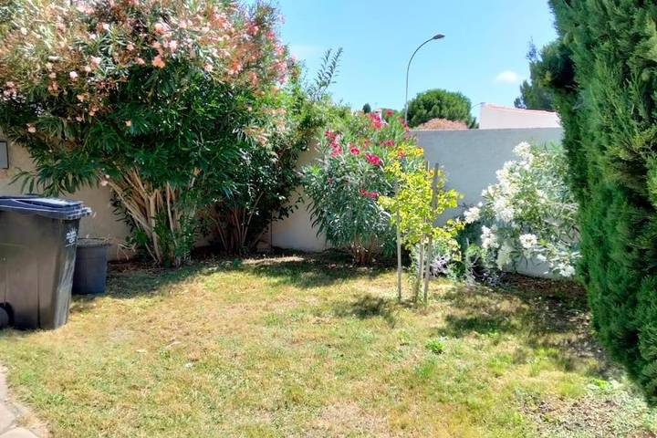 Location de vacances pour 4 personnes, avec jardin ainsi que piscine et terrasse à Balaruc-le-Vieux - 2