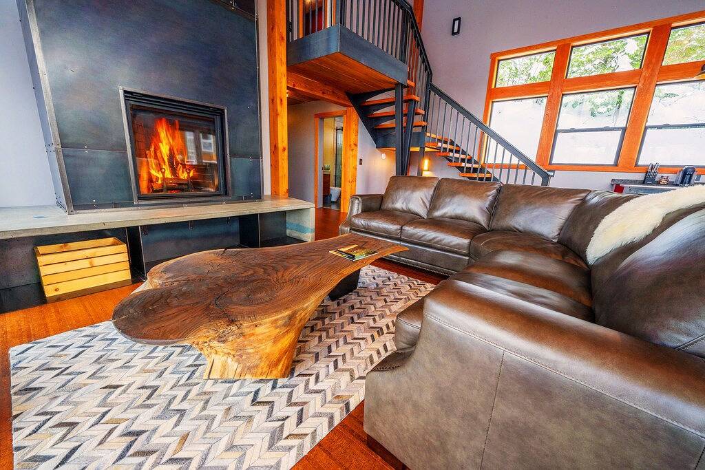 New Luxe Modern Timberframe - Iconic Panorama Views w/ Air-Con in Nelson, Whitewater Ski Resort