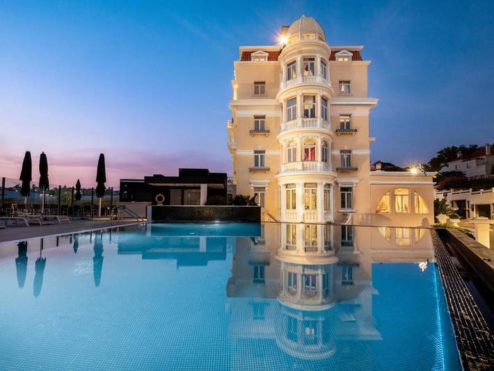 Hôtel pour 3 personnes, avec Terrasse ainsi que Jardin et Piscine