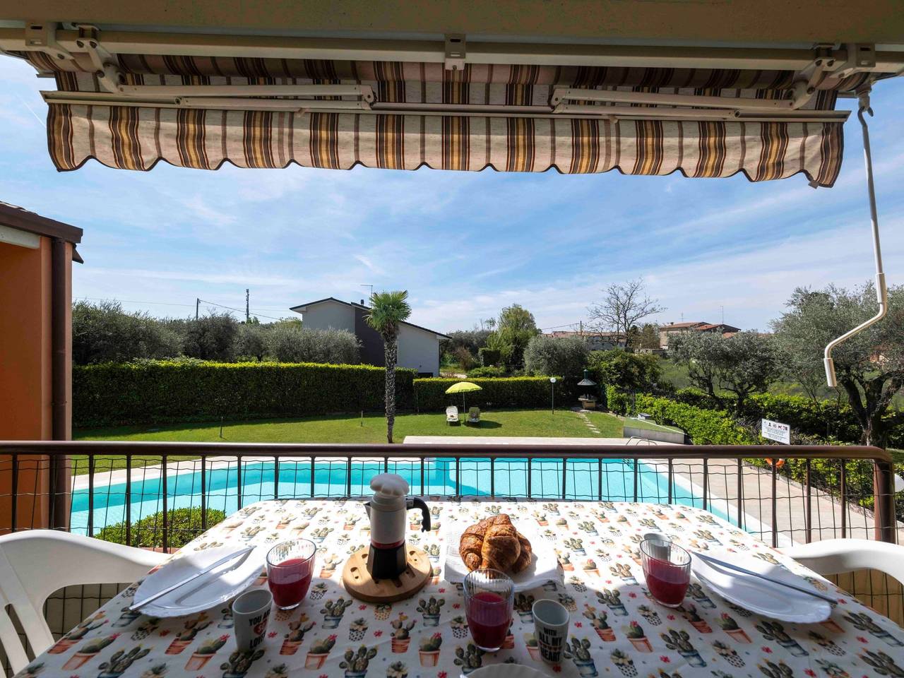 Appartement entier, La Palma - Apartment mit Balkon und Poolblick in Lazise, Montagnes autour du lac de Garde