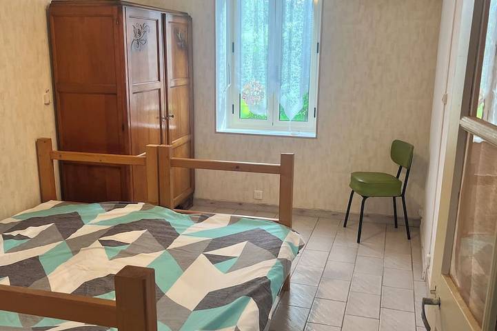 Location de vacances pour 8 personnes, avec balcon et jardin, animaux acceptés à Dun-sur-Grandry - 4