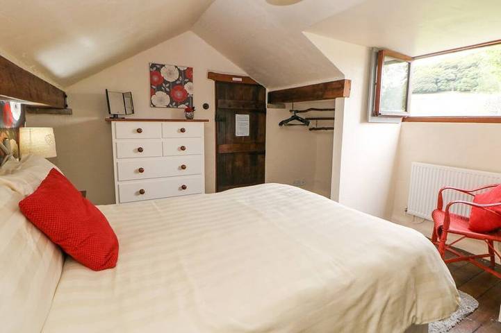 Courtyard Cottage, Peak Forest in Peak Forest, Derbyshire