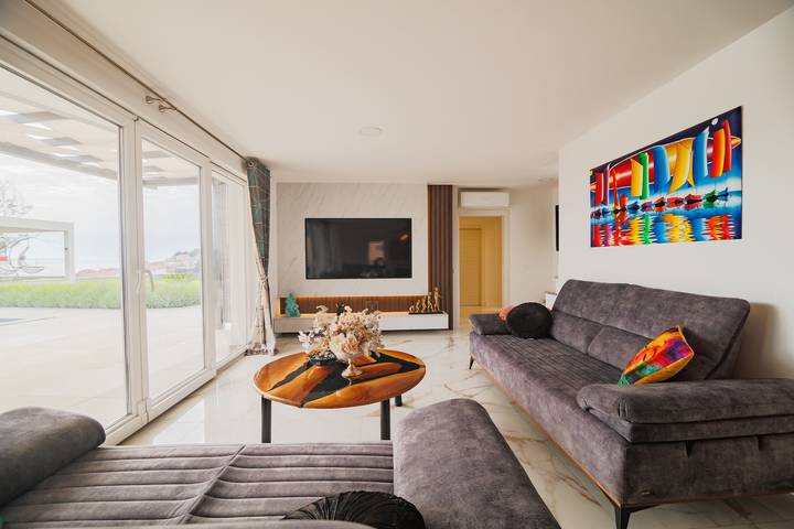 Ferienhaus für 8 Personen, mit Pool und Garten