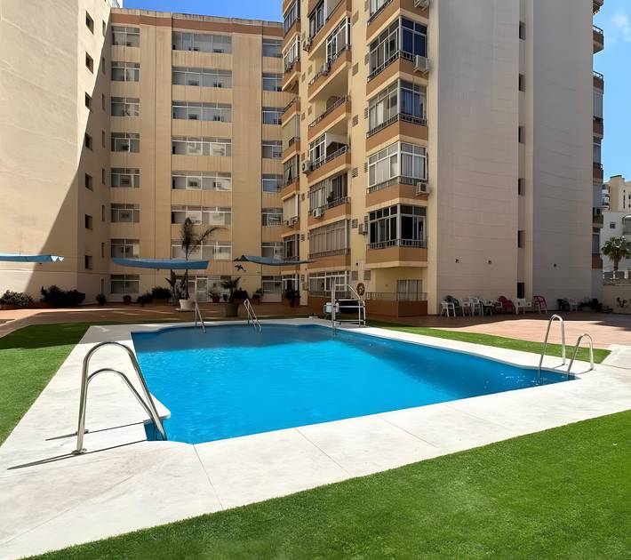 Entire studio, Studio Apartment 'Centro Torremolinos' with Shared Pool, Wi-Fi and Air Conditioning in Torremolinos Centre, Torremolinos