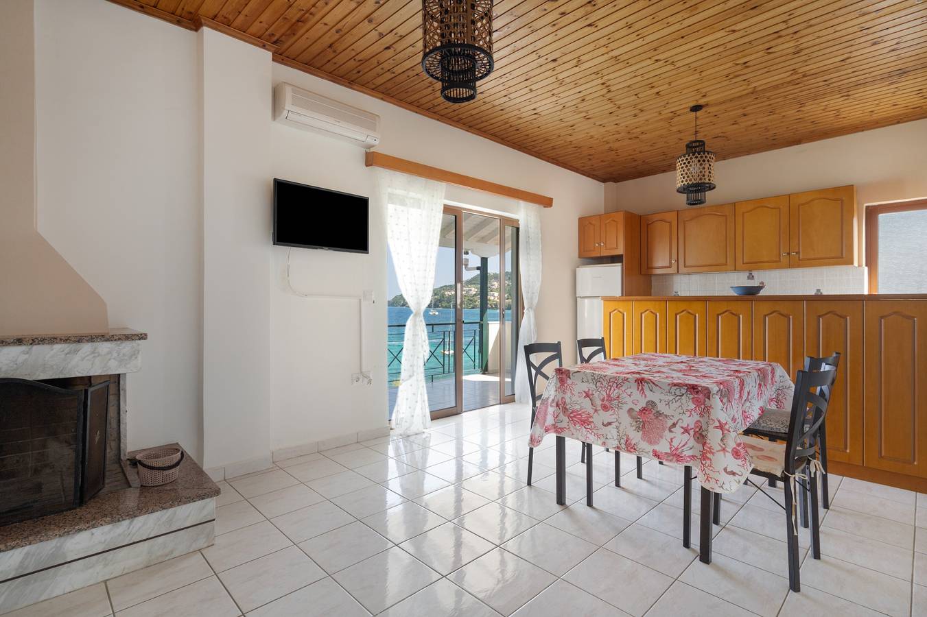 Entire apartment, Apartment 'Theororos 2' with Sea View, Wi-Fi and Air Conditioning in Nikiana, Alexandros