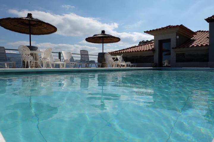 Location de vacances pour 4 personnes, avec Balcon et Terrasse ainsi que Jardin et Piscine dans Mesão Frio