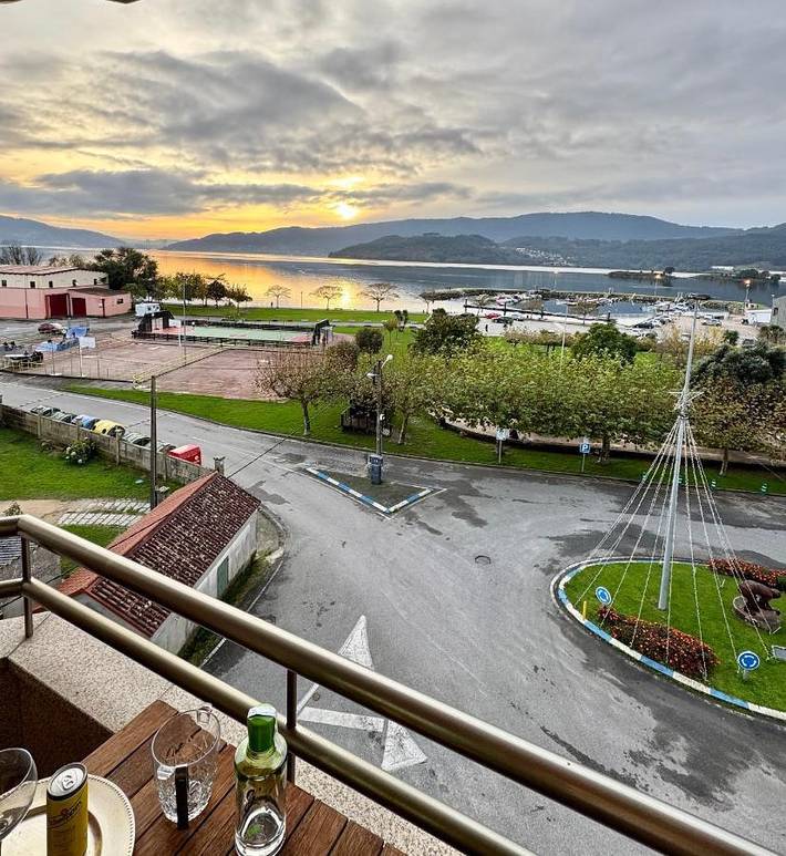 Apartamento de vacaciones para 6 personas, con vistas además de balcón y vistas al lago - 1