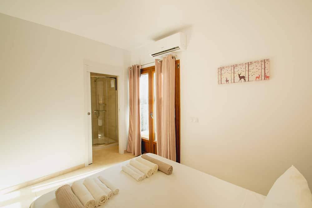 6 Bed Holiday Villa | Heated Pool | Hot Tub | Beach & Waterparks | Playa Blanca in Playa Blanca, Yaiza